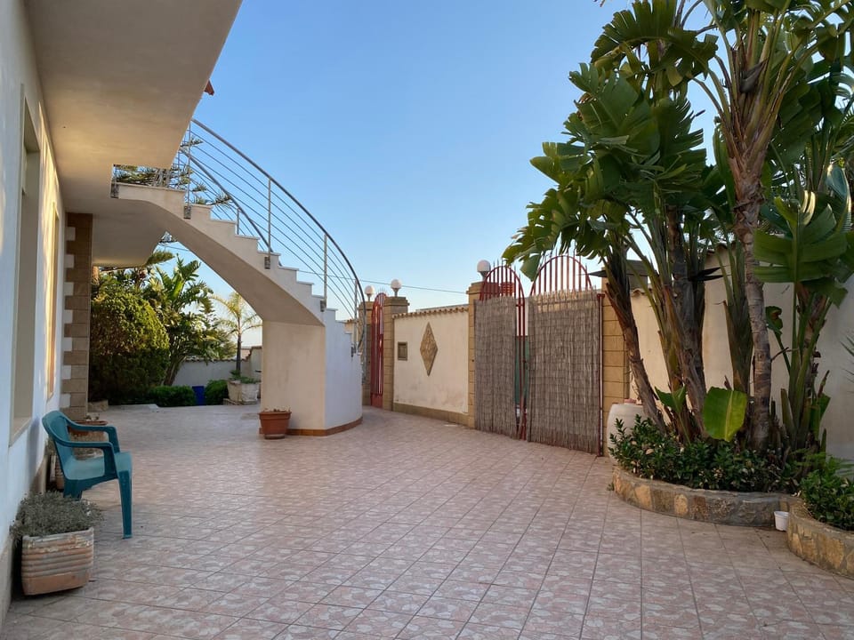 Patio, Facade/entrance