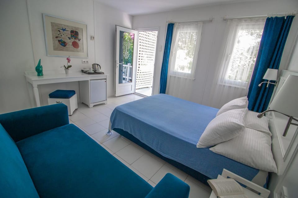 Blue & White Hotel Campground/ 
RV Resort in Antalya Province