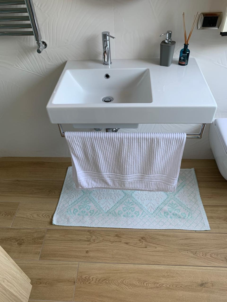 Bathroom, towels