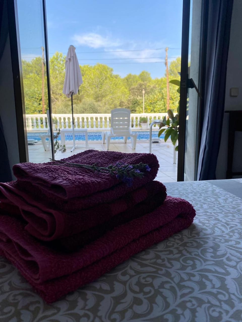 Bed, Day, View (from property/room), Bedroom, towels
