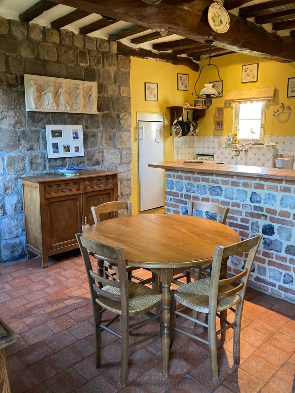 Property building, Kitchen or kitchenette, Living room
