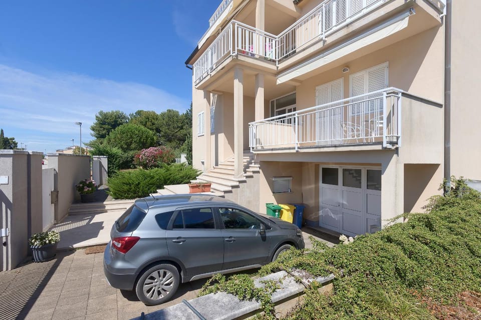 Property building, Facade/entrance