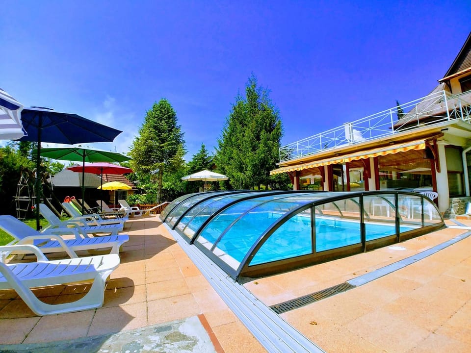Day, Garden, Swimming pool, Open Air Bath, sunbed