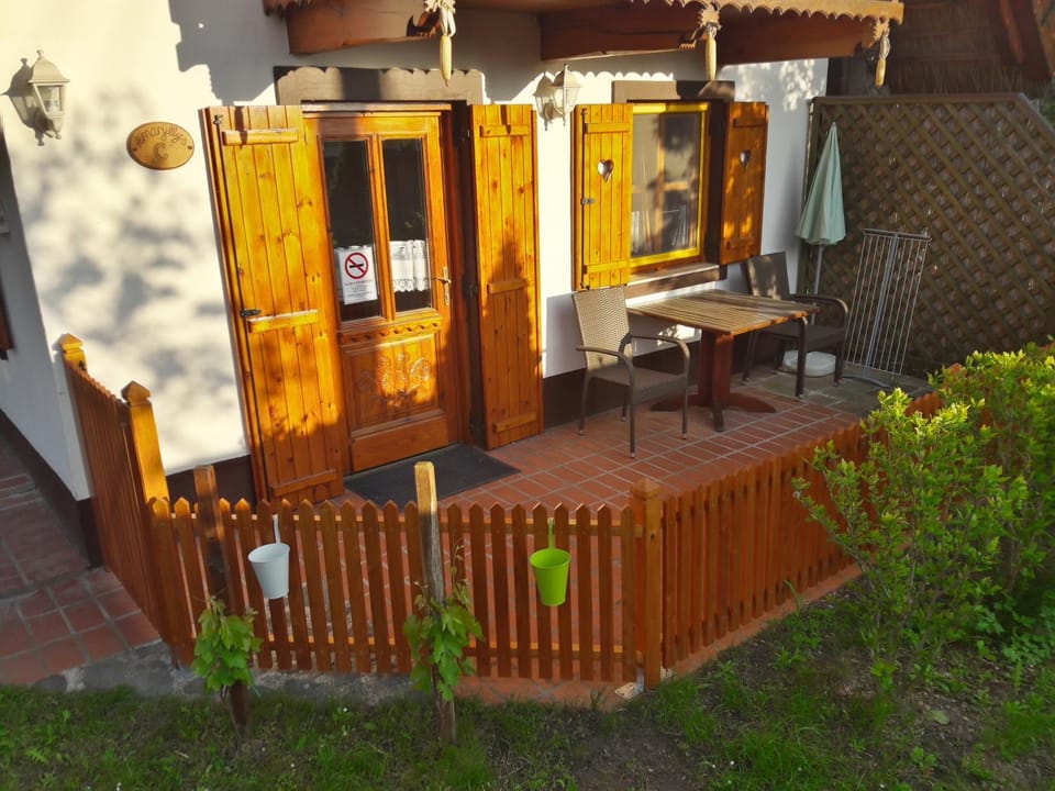 Property building, Patio, Day, Garden, View (from property/room), Balcony/Terrace, Dining area, Garden view