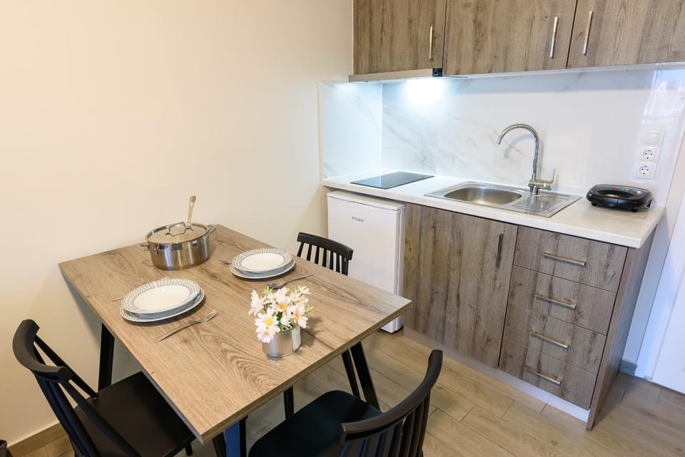 Dining area, kitchen