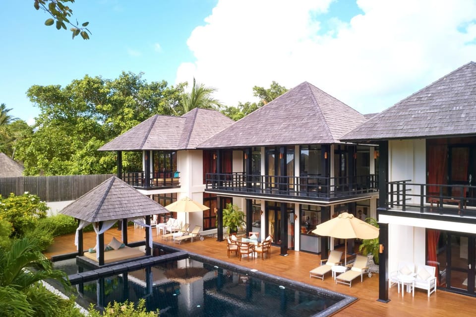 Natural landscape, View (from property/room), Balcony/Terrace, Swimming pool, sunbed
