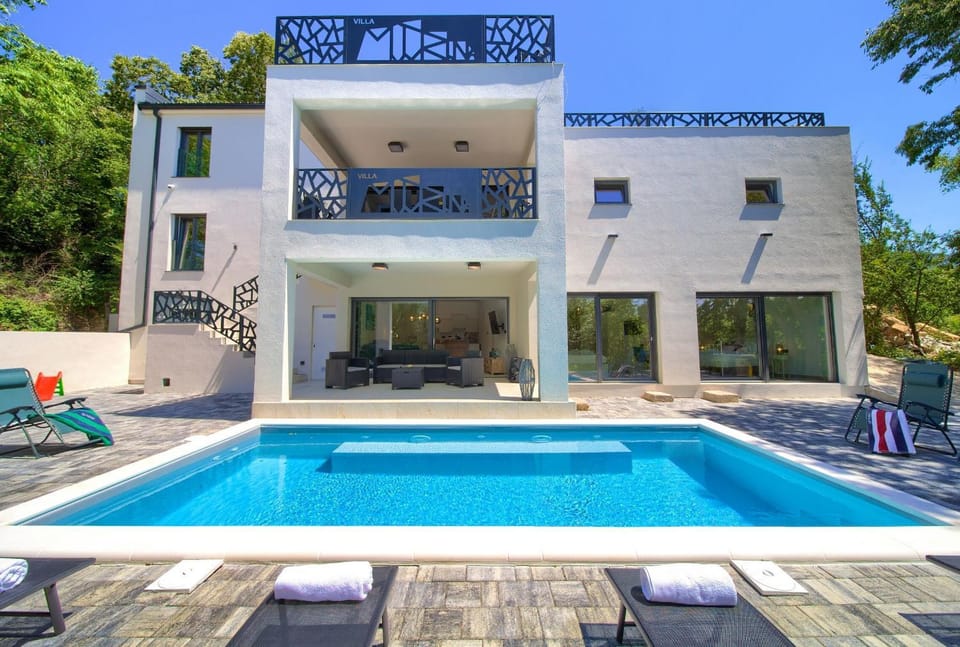 Facade/entrance, Swimming pool, Swimming pool