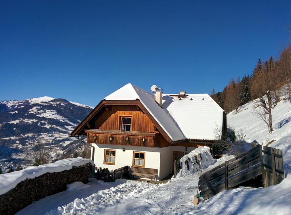 Facade/entrance, Winter, Mountain view