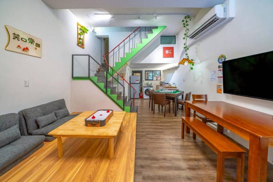 Communal lounge/ TV room, TV and multimedia, Kitchen or kitchenette, Living room, Dining area