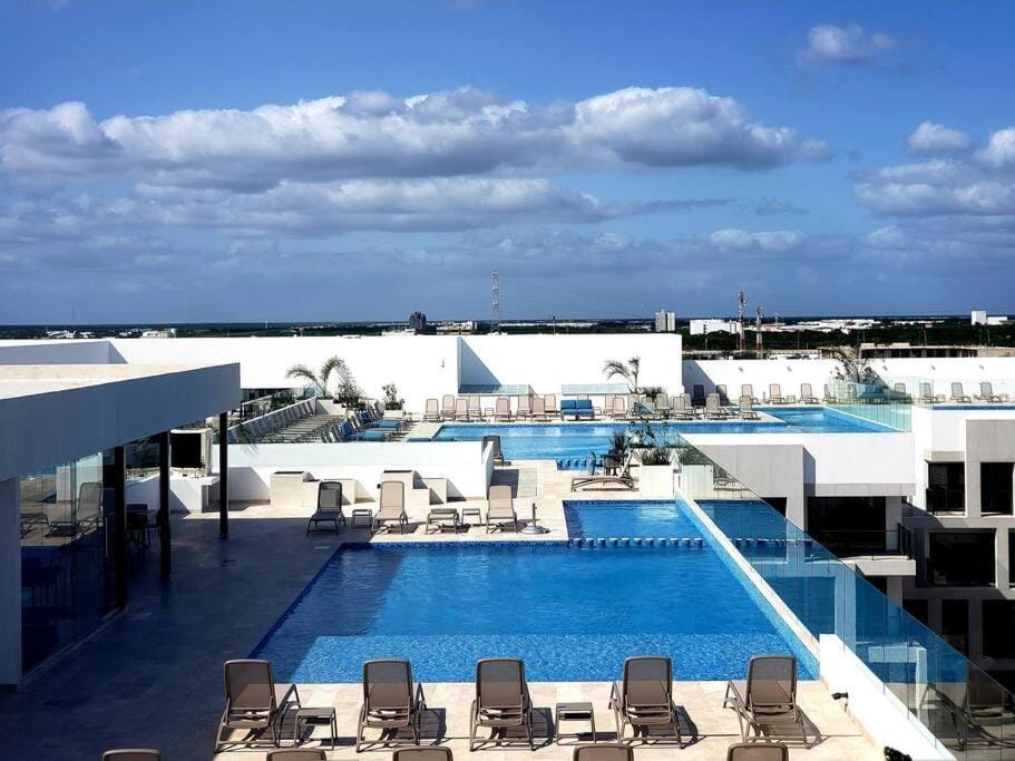 Balcony/Terrace, Pool view, Swimming pool