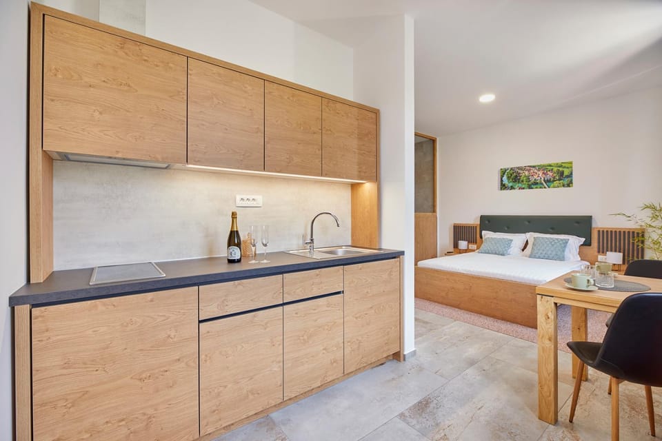 Bed, Kitchen or kitchenette, Photo of the whole room, Bedroom