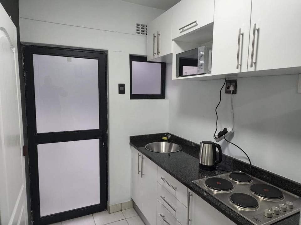 Kitchen or kitchenette, pet friendly, stove