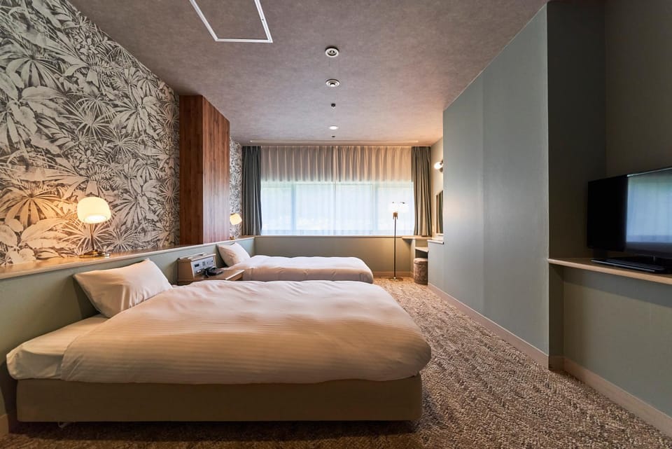 Bed, TV and multimedia, Bedroom