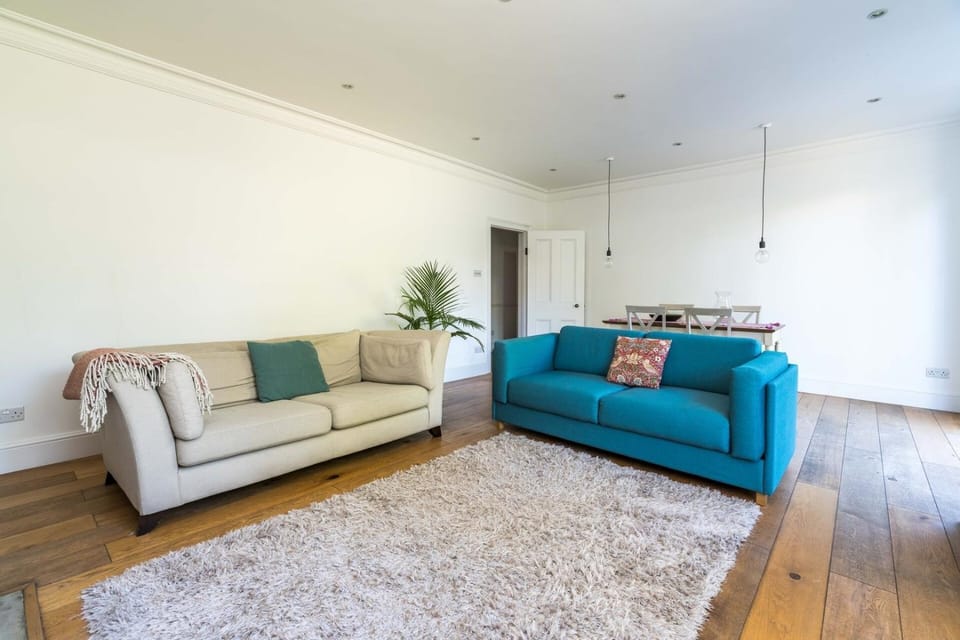 Fantastic 3 Bedroom Flat West Hampstead House in London Borough of Camden