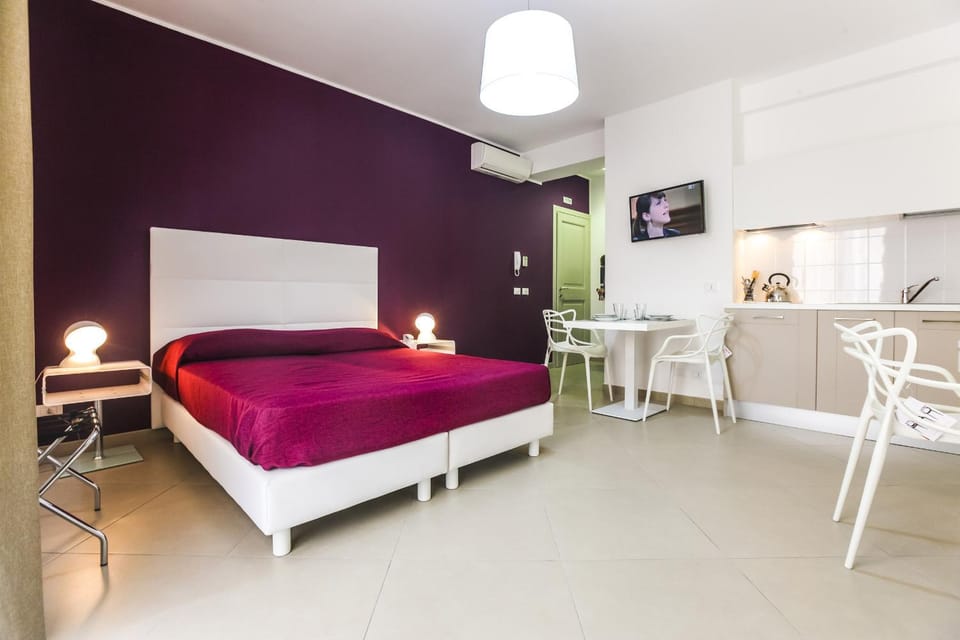 Bed, Kitchen or kitchenette, Living room, Photo of the whole room, Seating area, Dining area, Bedroom