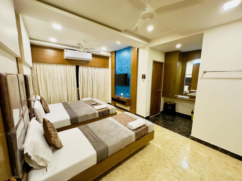 Photo of the whole room, wardrobe, air conditioner