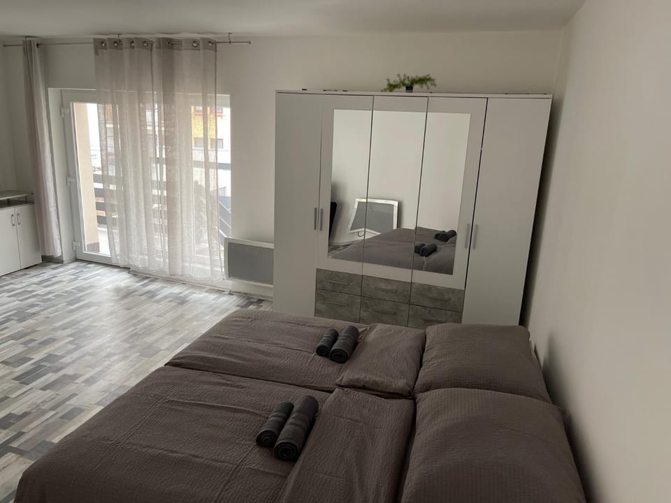 Photo of the whole room, Bedroom