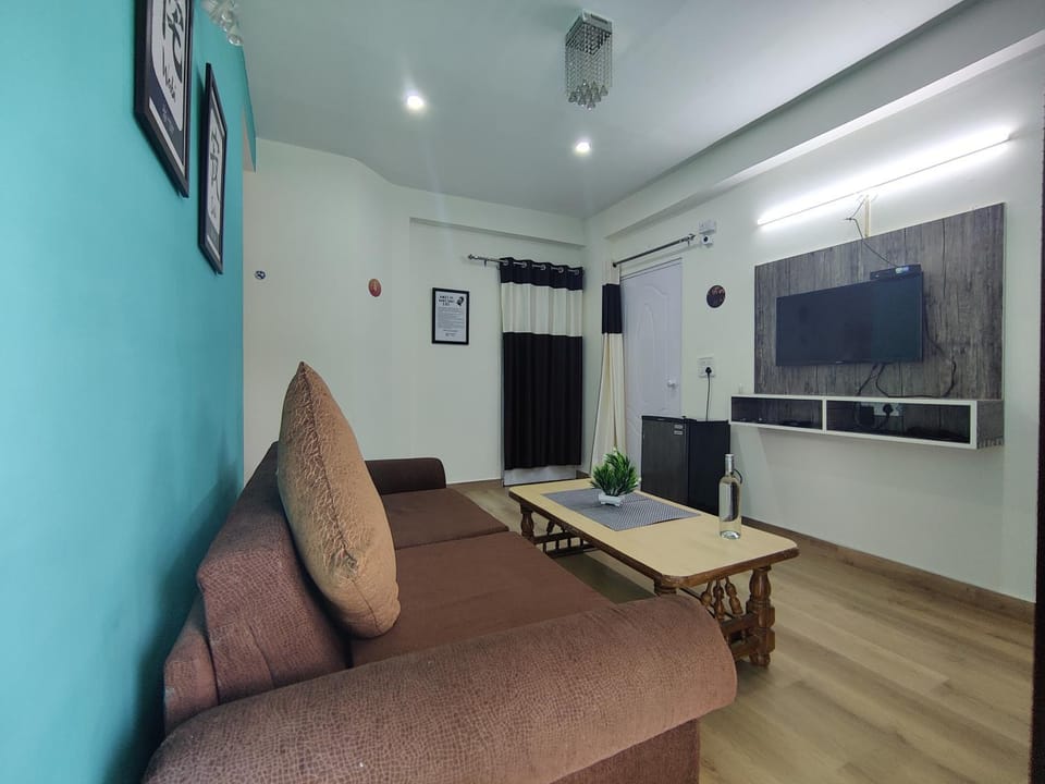 Communal lounge/ TV room, Living room, Seating area