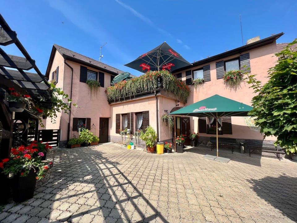 Restaurace a penzion Na Růžku Bed and Breakfast in Czechia