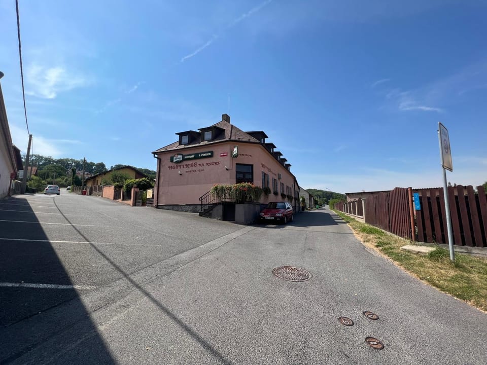 Restaurace a penzion Na Růžku Bed and Breakfast in Czechia