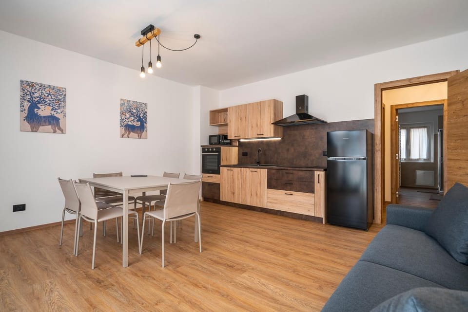 Dining area, kitchen