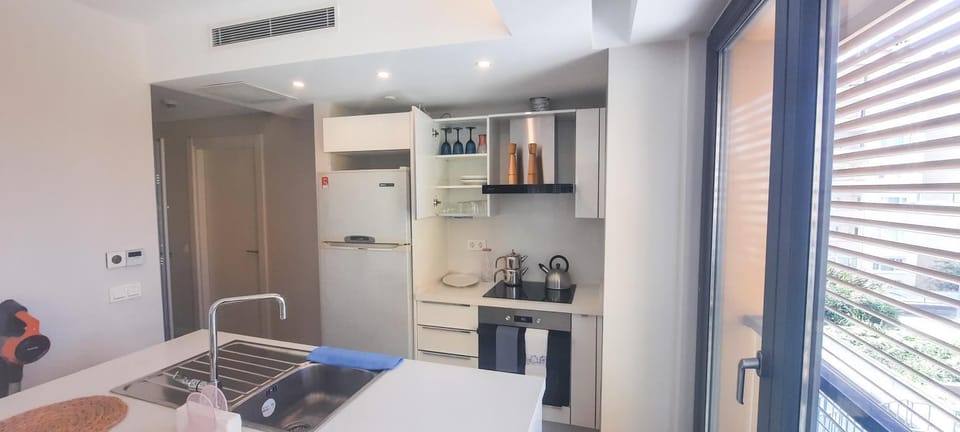 Kitchen or kitchenette, Dining area, Communal kitchen
