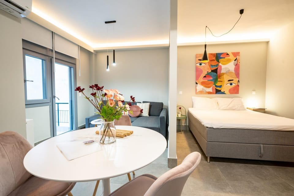 Bed, Dining area