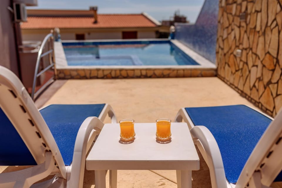 Pool view, Swimming pool, sunbed