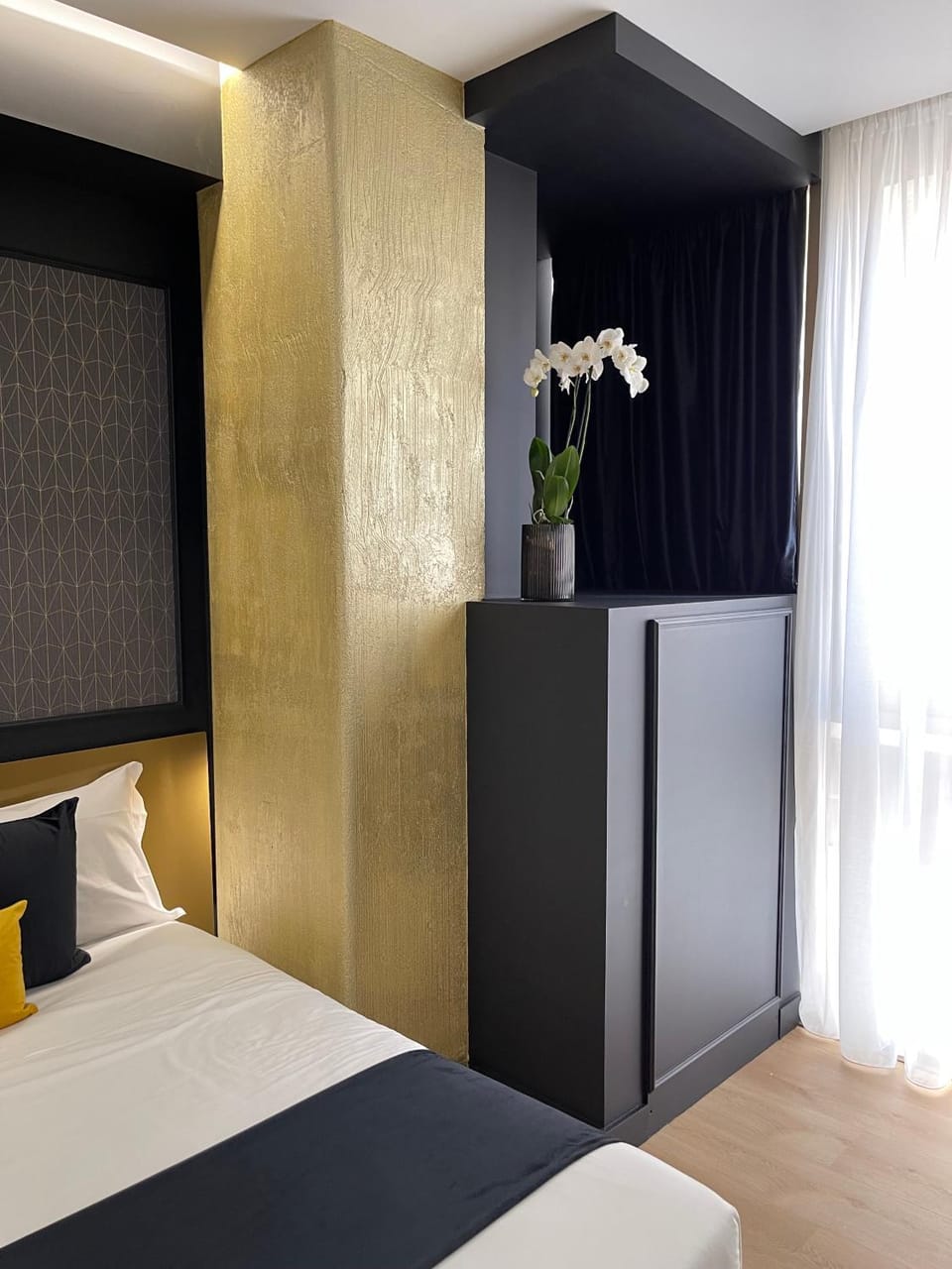 Photo of the whole room, Bedroom