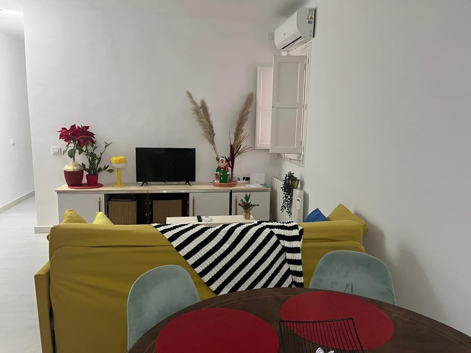 Communal lounge/ TV room, TV and multimedia, air conditioner