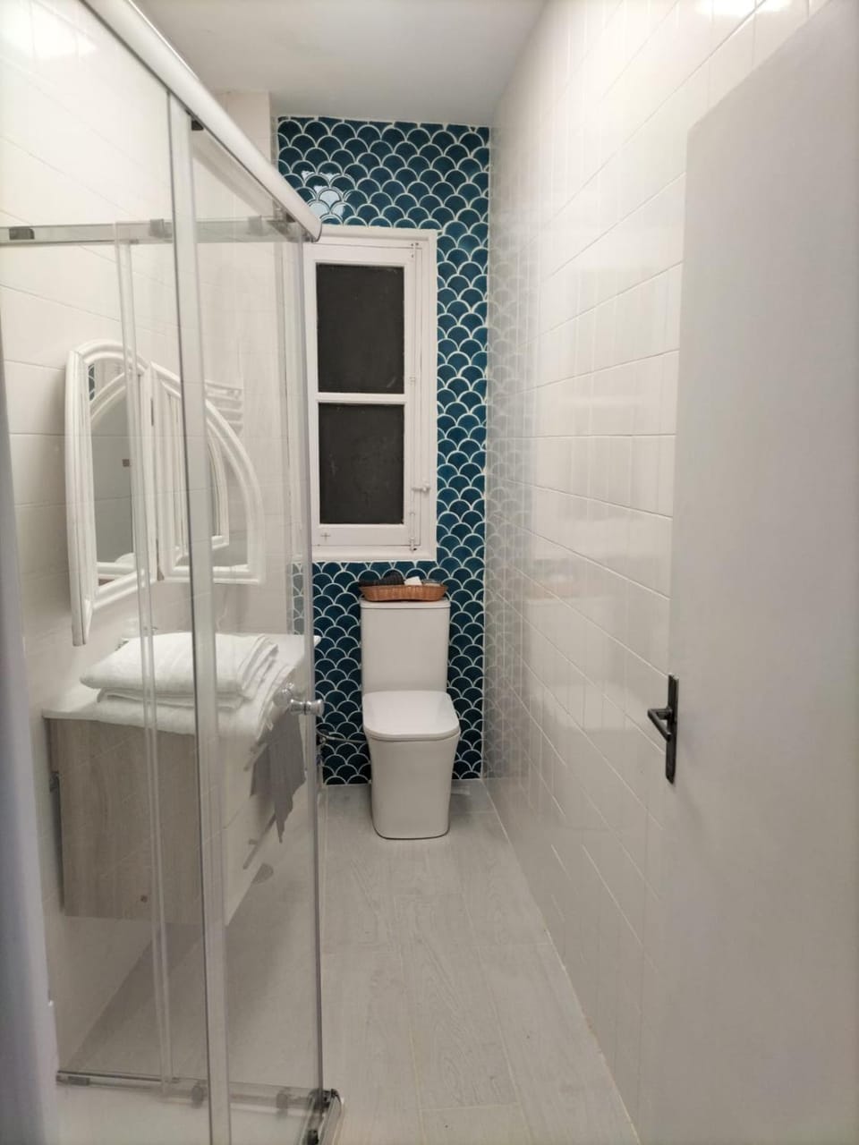 Shower, Bathroom, internet