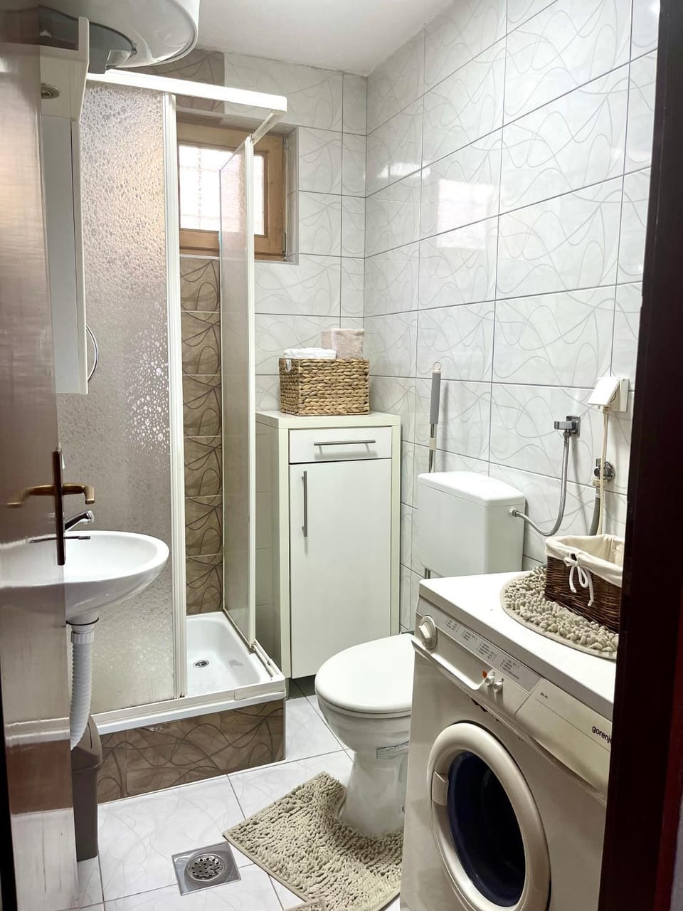 Shower, Toilet, Bathroom, washing machine