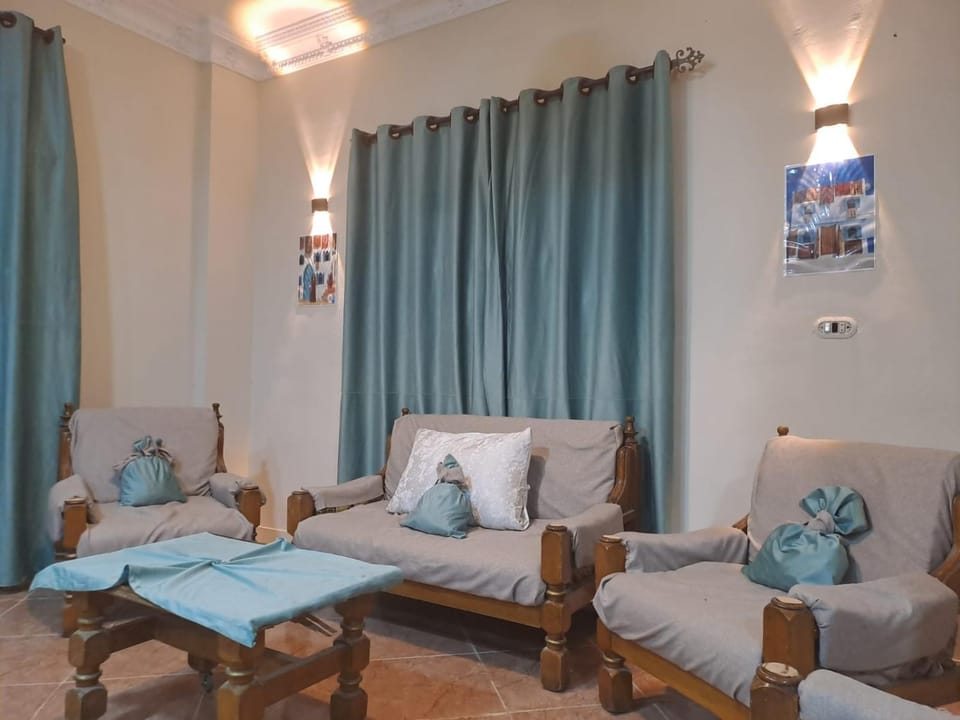Living room, Photo of the whole room, Seating area