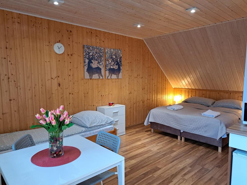 Bed, Photo of the whole room, Seating area
