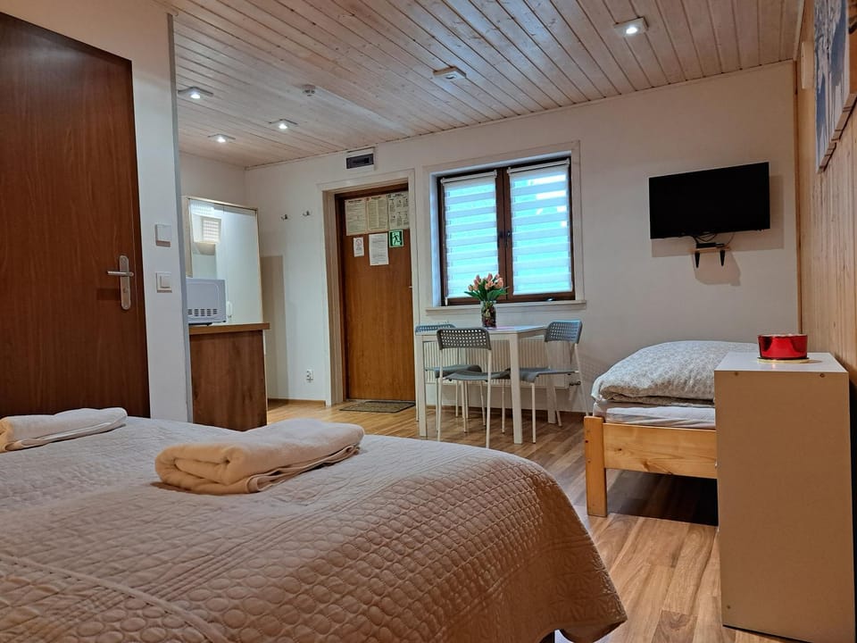 Bed, Photo of the whole room, towels