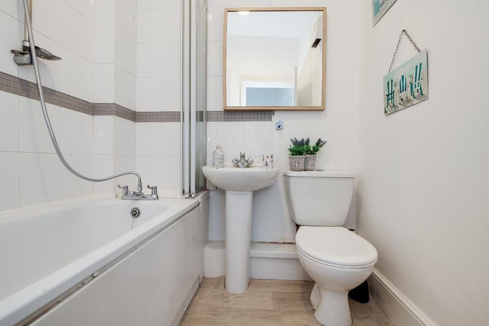 Air Maison - Dockyard Hideaway Nr Gunwharf Quays Apartment in Portsmouth