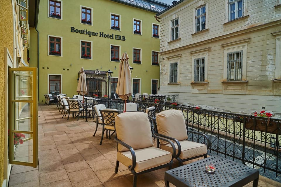 Property building, Balcony/Terrace, Seating area