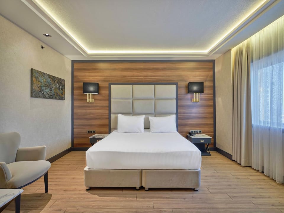 Photo of the whole room, Bedroom
