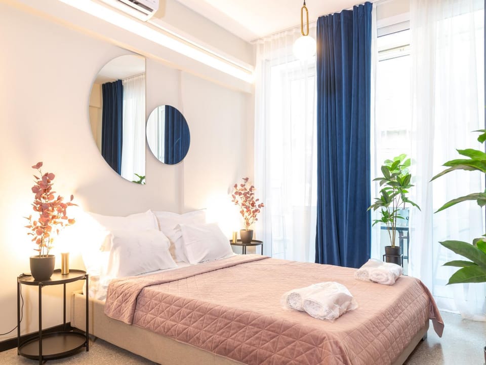 Bed, Bedroom, towels, air conditioner