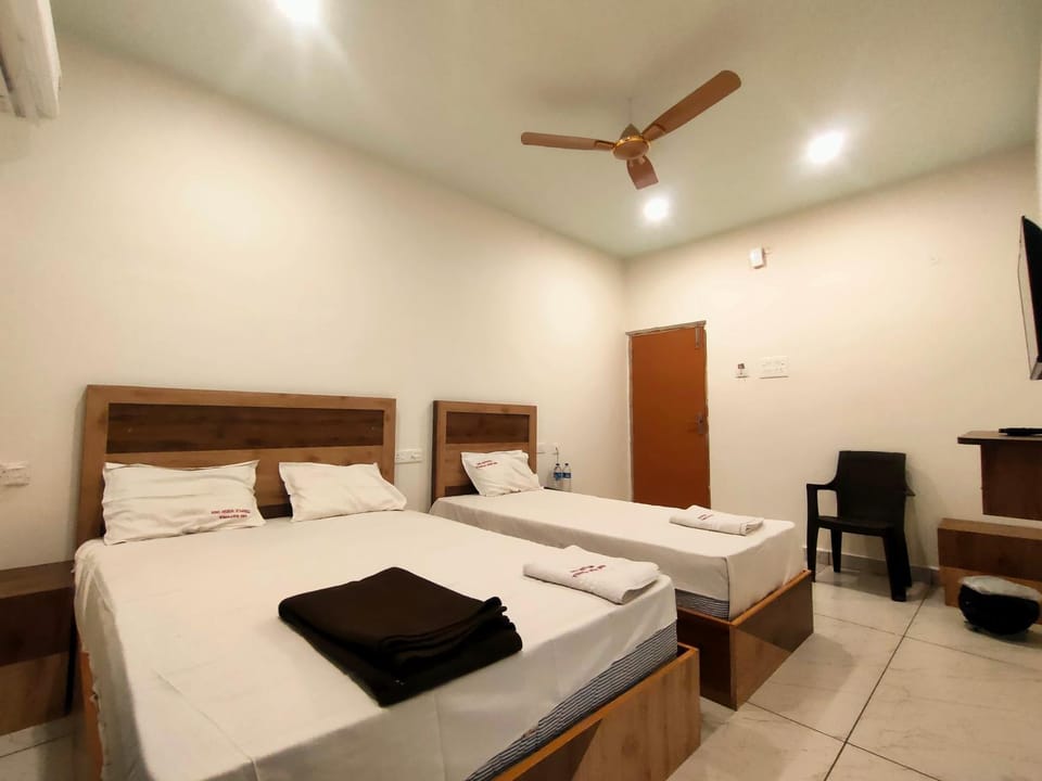 Srirathna Temple View Inn Hotel in Tamil Nadu