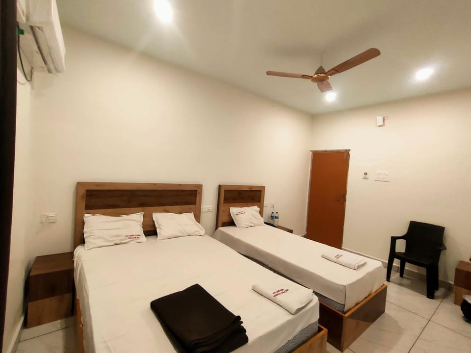 Srirathna Temple View Inn Hotel in Tamil Nadu