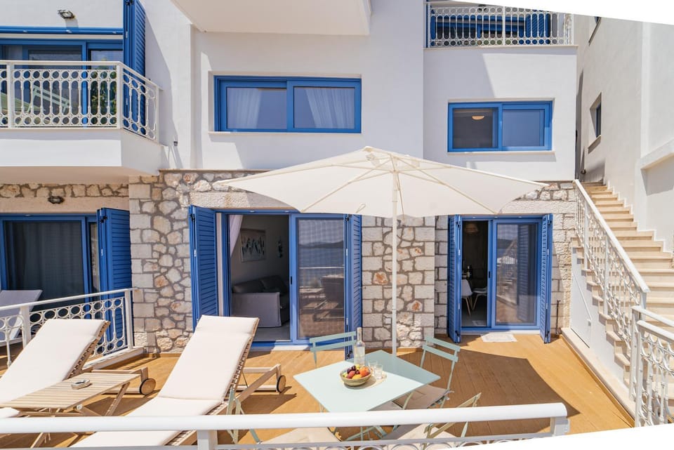 Property building, Balcony/Terrace