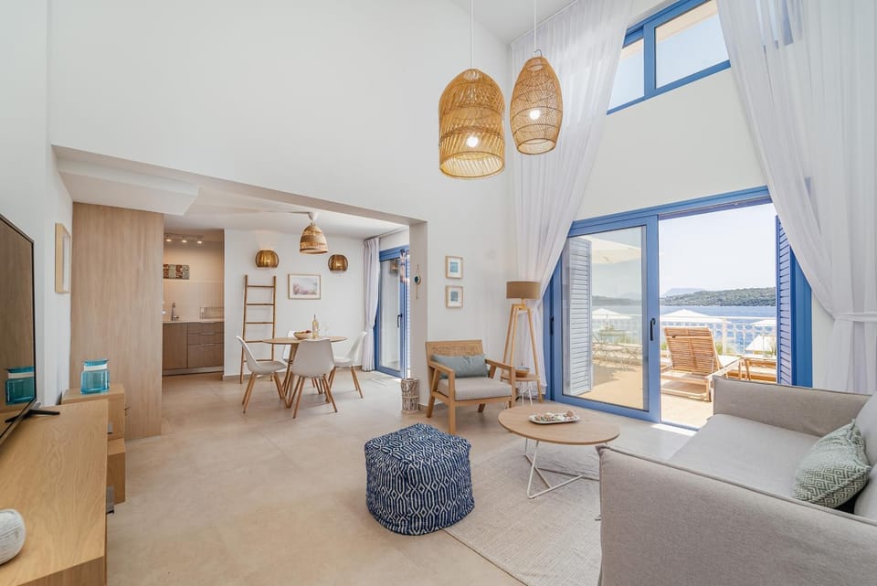 Living room, Dining area, Sea view