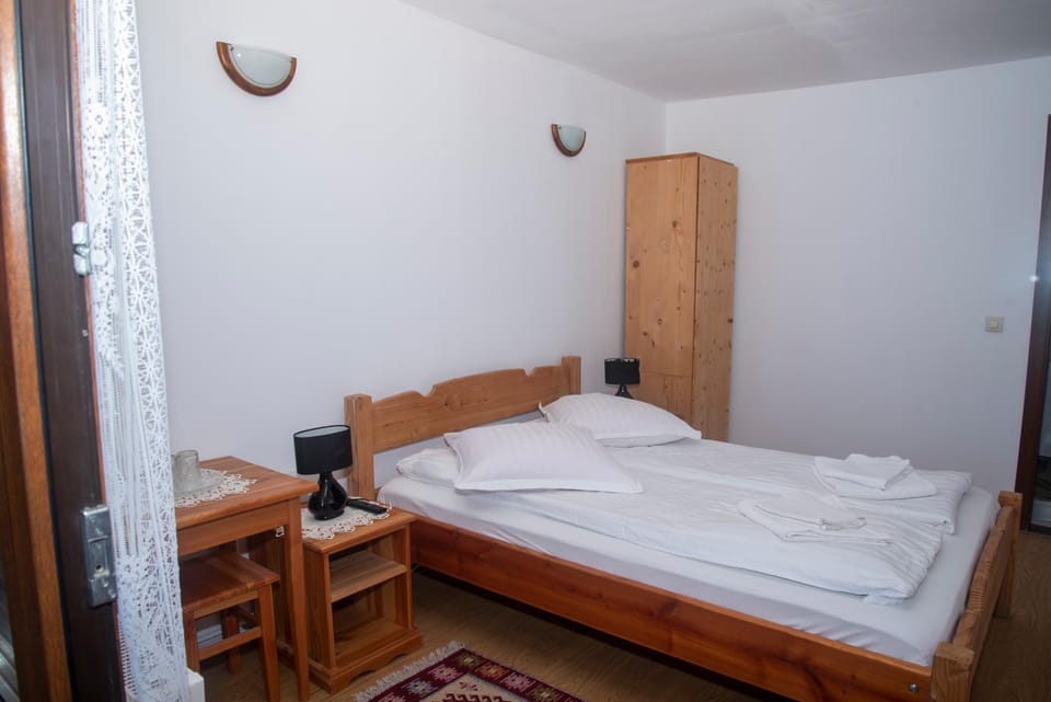 Pensiunea Bontos Bed and Breakfast in Romania