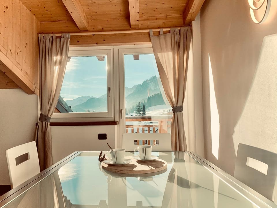 Dining area, Mountain view