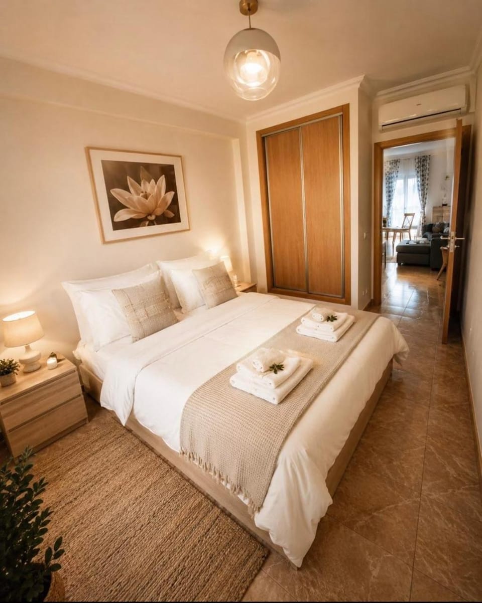 Bedroom, towels
