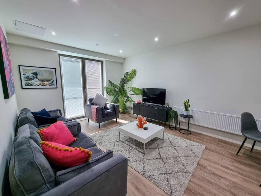 4 Bed Townhouse Free Parking Piccadilly House in Manchester