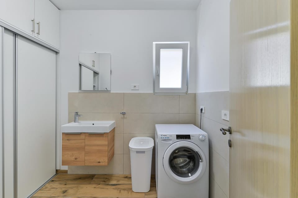 Bathroom, washing machine