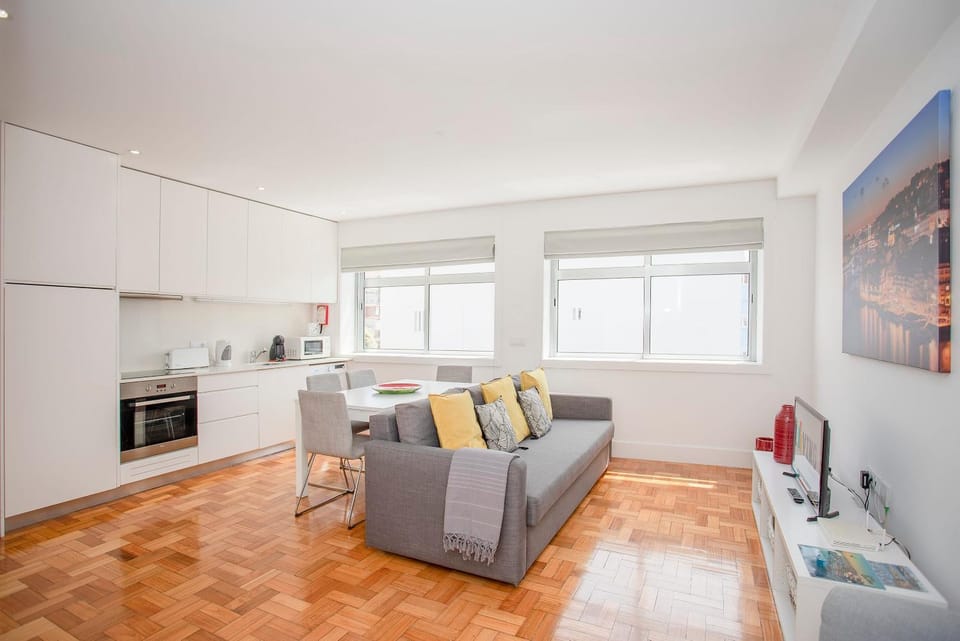 Kitchen or kitchenette, Living room, Seating area, Dining area, minibar, stove