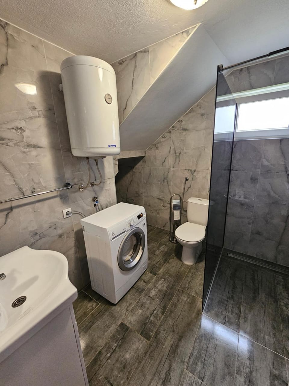 Toilet, Bathroom, washing machine